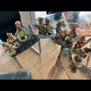 7 pieces of Goebel Figurines